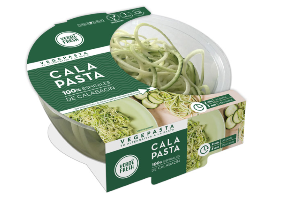 Espaguetis de calabacín con lomos de cerdo a la plancha con ajo y perejil.